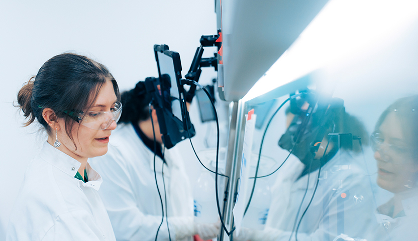 OXB-Investors-corporate governace-image grid 3-832x480px